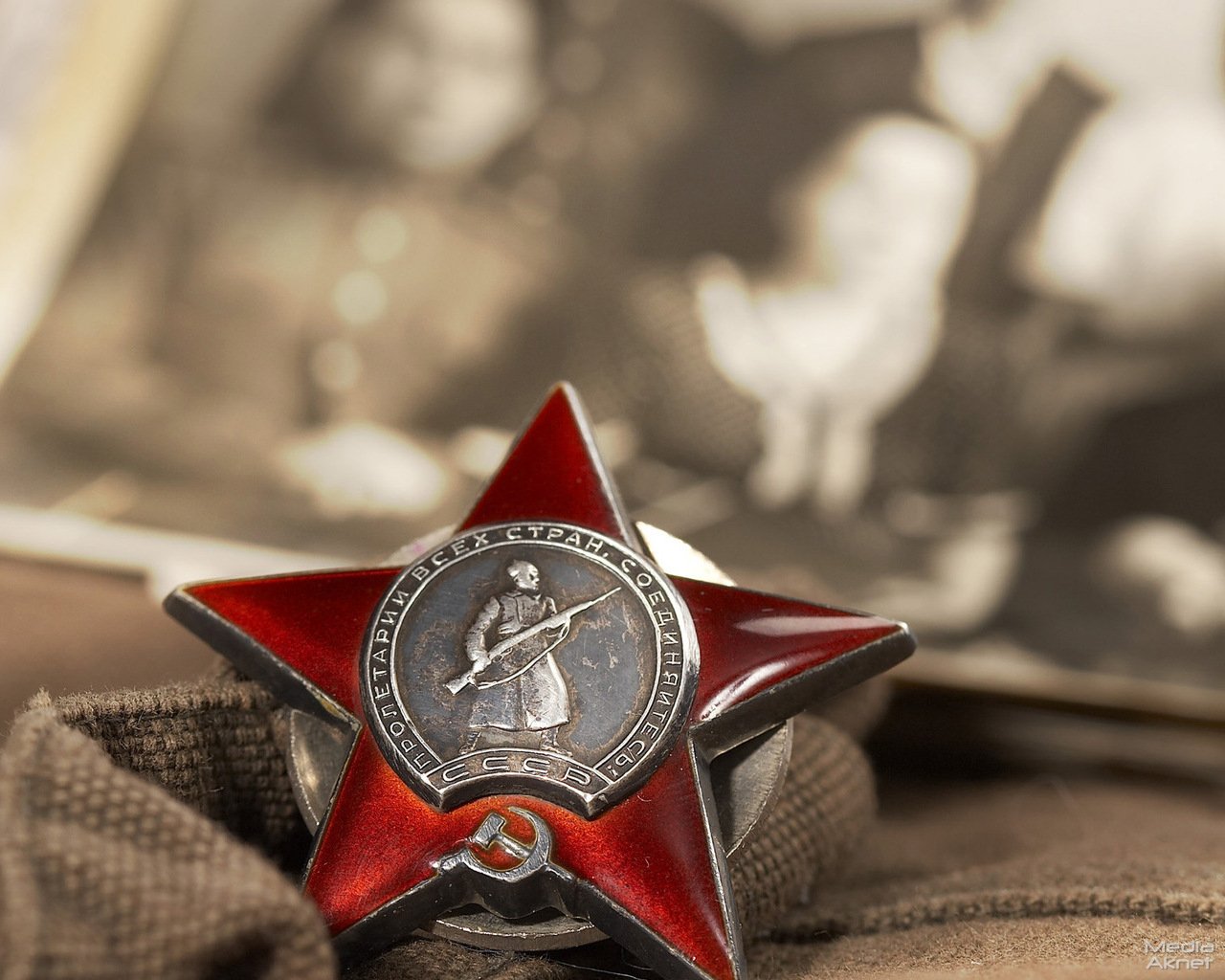 Поздравляем с наступающим Днем Великой Победы!